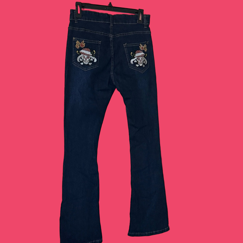 NWT Embroidered Women's bootcut Jeans - 7